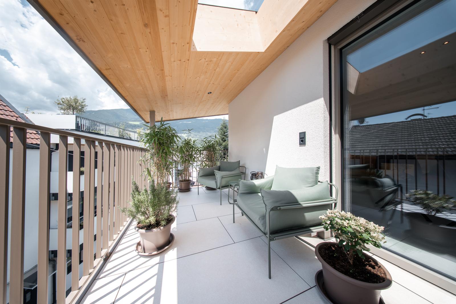 Balkon mit Bergpanorama Südtirol